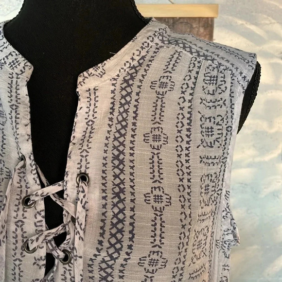 St. johns bay blue and white tank top size large - Picture 5 of 9